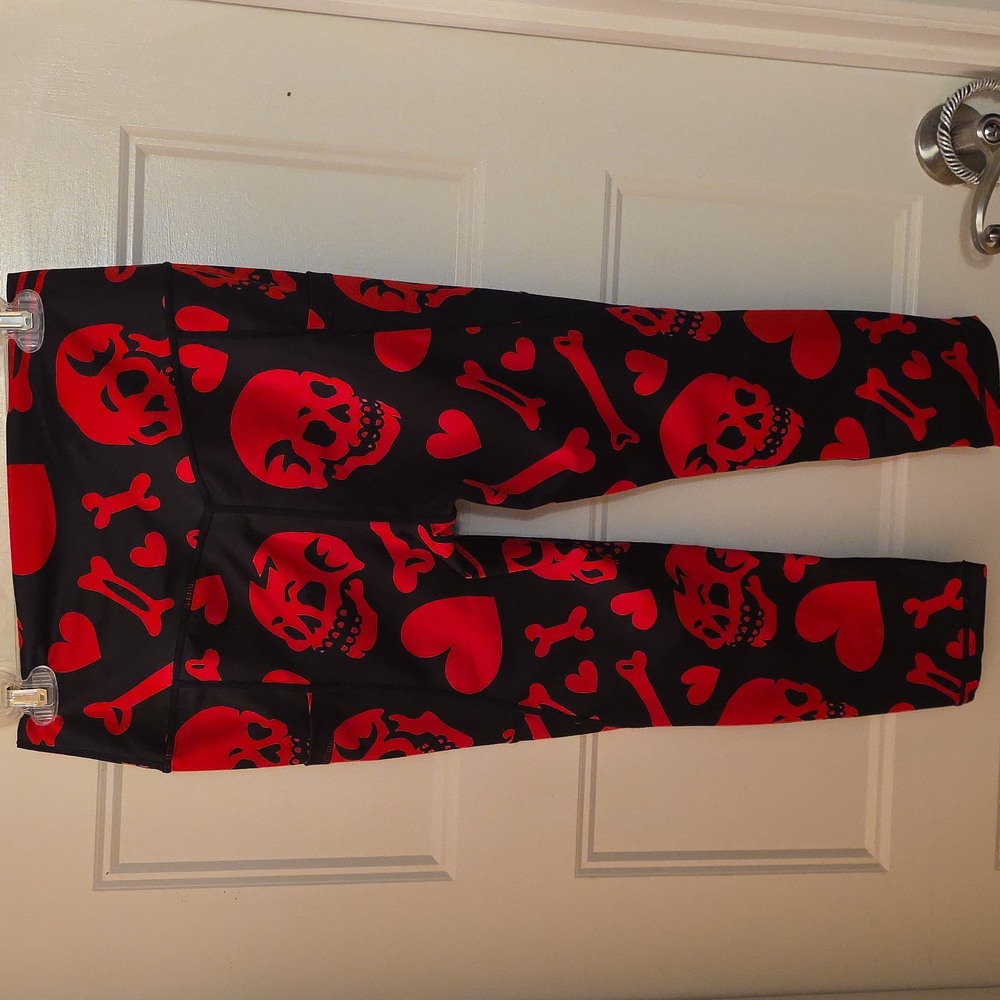 CVG ~ Bleeding L♡VE Medium Capri - Picture 2 of 3
